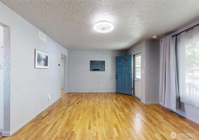 Photo 3 of Single family home for sale at 335 S Wilbur Ave, Walla Walla, WA 99362 | MLS# NWM2571141 | Listing updated on 2026-09-22