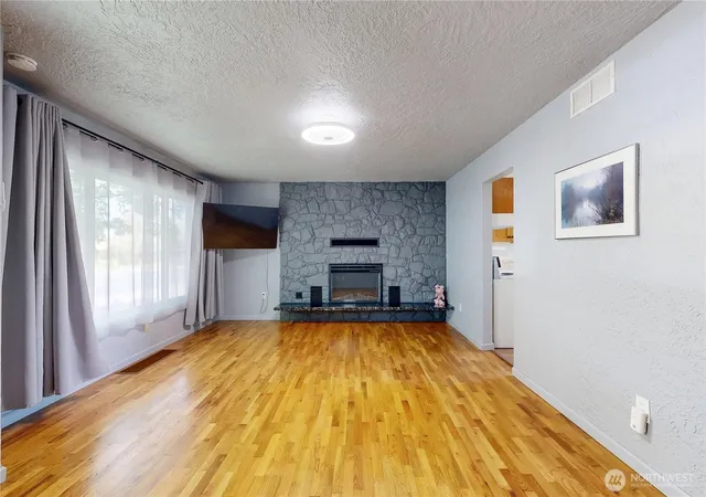 Photo 4 of Single family home for sale at 335 S Wilbur Ave, Walla Walla, WA 99362 | MLS# NWM2571141 | Listing updated on 2026-09-22