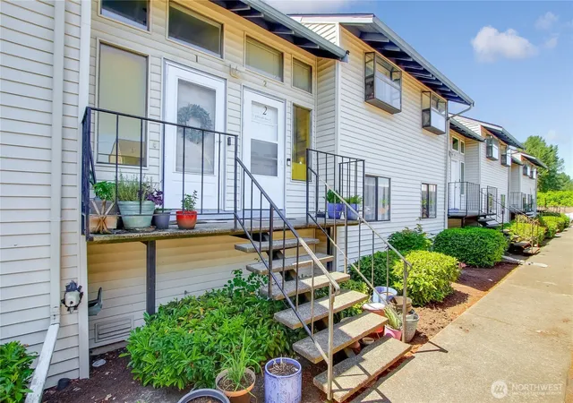 Photo 3 of Townhouse for sale at 1313 W James St #2, Kent, WA 98032 | MLS# NWM2571166 | Listing updated on 2026-09-17