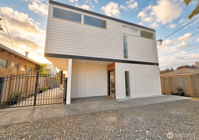 Photo 2 of Townhouse for sale at 708 N 102nd Street #2, Seattle, WA 98133 | MLS# NWM2571453 | Listing updated on 2026-10-02