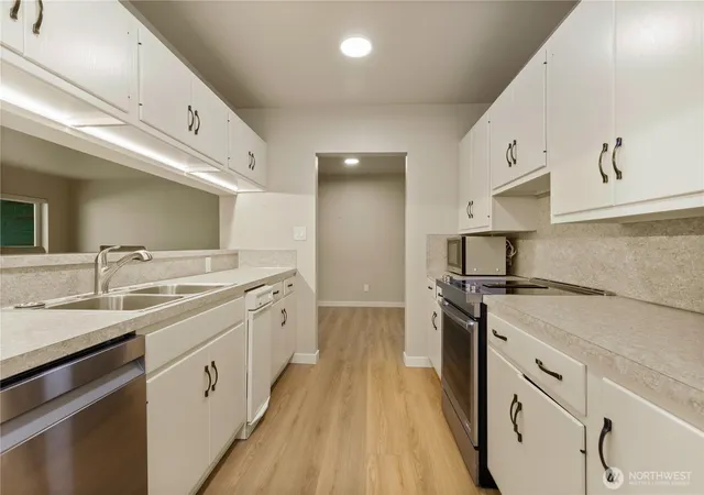 Photo 4 of Condo for sale at 2021 N Laventure Rd #107, Mount Vernon, WA 98273 | MLS# NWM2571465 | Listing updated on 2026-10-01