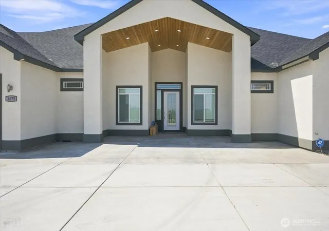 Photo 2 of Single family home for sale at 2075 Fraser Dr, Pasco, WA 99301 | MLS# NWM2571530 | Listing updated on 2026-09-25