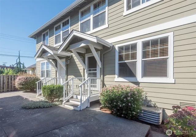 Photo 3 of Townhouse for sale at 3627 Lombard Ave #A, Everett, WA 98021 | MLS# NWM2571579 | Listing updated on 2026-09-24