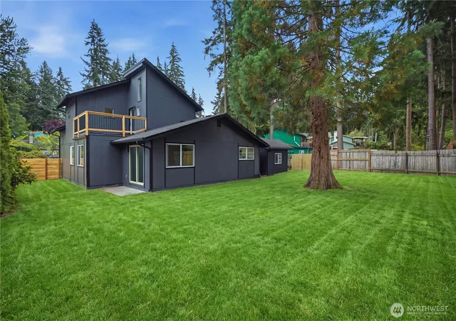 Photo 3 of Sale Pending at 2924 Forest Ridge Ct S, Puyallup, WA 98374 | MLS# NWM2571651 | Listing updated on 2026-09-25
