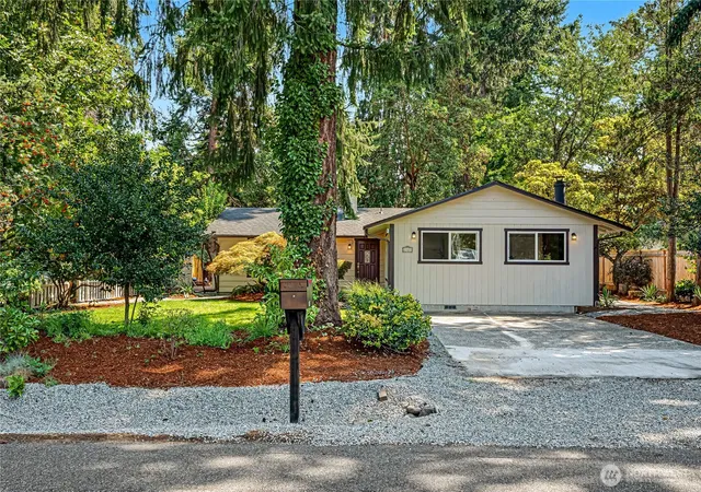 Photo 2 of Single family home for sale at 1121 Military Rd E, Tacoma, WA 98445 | MLS# NWM2571709 | Listing updated on 2026-09-24