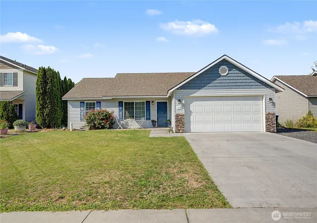 Photo 1 of Single family home for sale at 1118 W Luta St, Moses Lake, WA 98837 | MLS# NWM2571789 | Listing updated on 2026-09-25