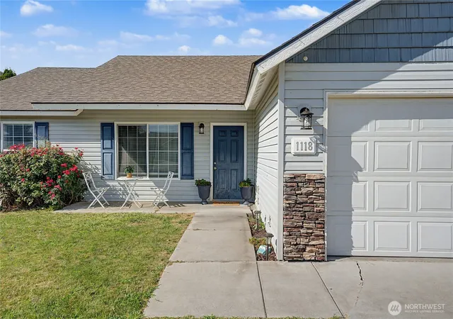 Photo 3 of Single family home for sale at 1118 W Luta St, Moses Lake, WA 98837 | MLS# NWM2571789 | Listing updated on 2026-09-25
