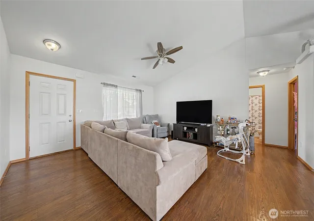 Photo 3 of Single family home for sale at 1118 W Luta St, Moses Lake, WA 98837 | MLS# NWM2571789 | Listing updated on 2026-09-25