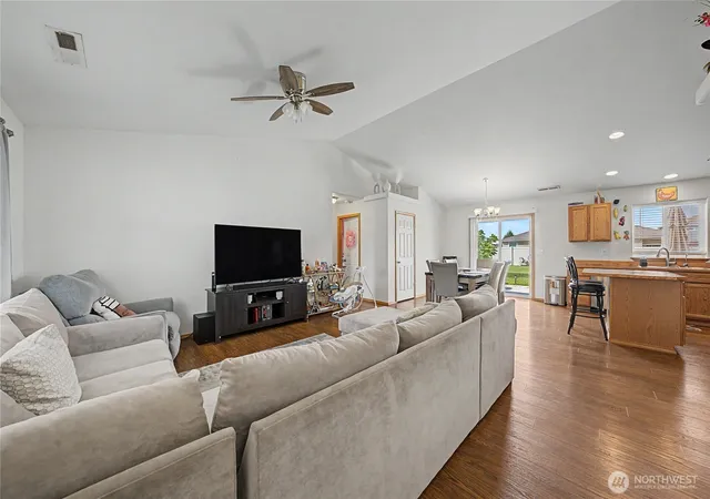 Photo 4 of Single family home for sale at 1118 W Luta St, Moses Lake, WA 98837 | MLS# NWM2571789 | Listing updated on 2026-09-25