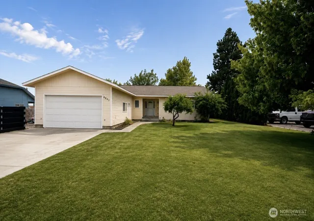 Photo 1 of Single family home for sale at 8831 Ne Hillcrest Dr, Moses Lake, WA 98837 | MLS# NWM2571850 | Listing updated on 2026-09-30
