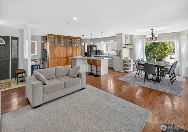 Photo 3 of Single family home for sale at 8831 Ne Hillcrest Dr, Moses Lake, WA 98837 | MLS# NWM2571850 | Listing updated on 2026-09-30