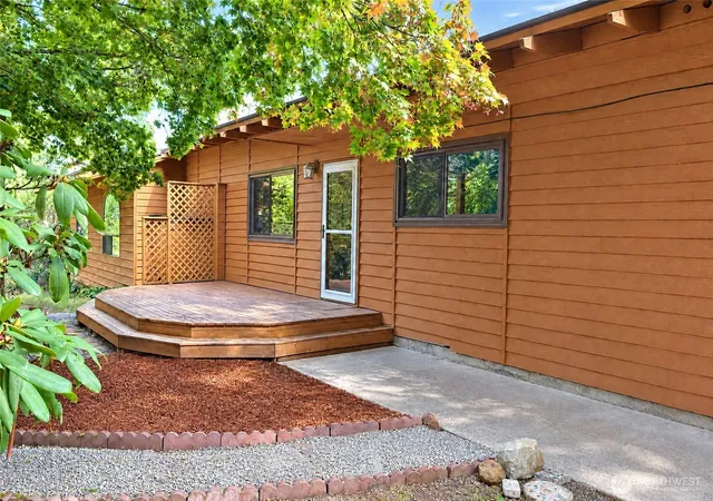 Photo 3 of Single family home for sale at 3520 NE 204th Street, Lake Forest Park, WA 98155 | MLS# NWM2571852 | Listing updated on 2026-09-27