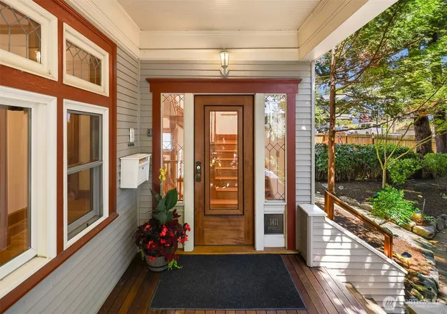 Photo 4 of Single family home for sale at 1411 10Th Ave W, Seattle, WA 98119 | MLS# NWM2571888 | Listing updated on 2026-09-25