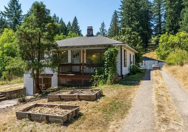 Photo 1 of Contingent at 205 N Maple Hl Rd, Kelso, WA 98626 | MLS# NWM2572016 | Listing updated on 2026-09-21