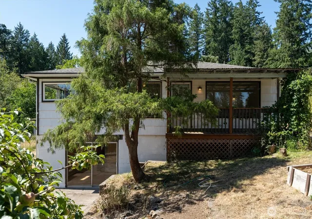 Photo 2 of Contingent at 205 N Maple Hl Rd, Kelso, WA 98626 | MLS# NWM2572016 | Listing updated on 2026-09-21