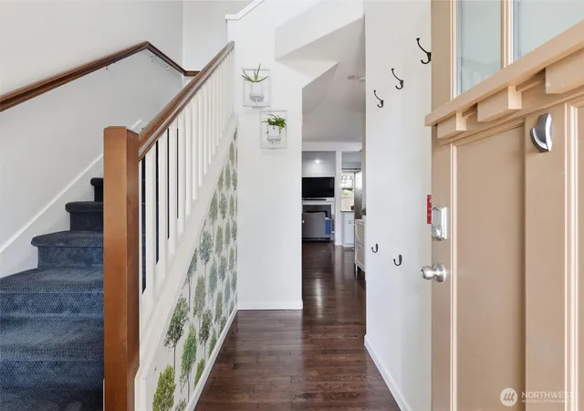 Photo 3 of Townhouse for sale at 522 Pearl St, Snohomish, WA 98290 | MLS# NWM2572022 | Listing updated on 2026-09-25