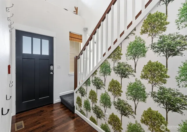 Photo 3 of Townhouse for sale at 522 Pearl St, Snohomish, WA 98290 | MLS# NWM2572022 | Listing updated on 2026-09-25