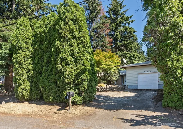 Photo 3 of Single family home for sale at 17552 Ballinger Wy Ne, Lake Forest Park, WA 98155 | MLS# NWM2572023 | Listing updated on 2026-09-29