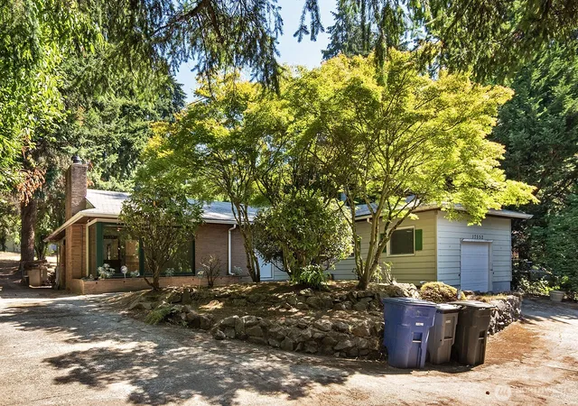 Photo 3 of Single family home for sale at 17552 Ballinger Wy Ne, Lake Forest Park, WA 98155 | MLS# NWM2572023 | Listing updated on 2026-09-29