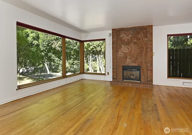 Photo 4 of Single family home for sale at 17552 Ballinger Wy Ne, Lake Forest Park, WA 98155 | MLS# NWM2572023 | Listing updated on 2026-09-29