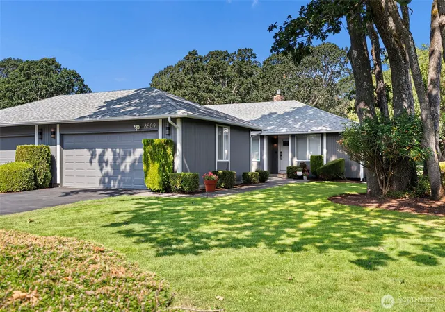 Photo 2 of Townhouse for sale at 8509 Onyx Dr Sw, Lakewood, WA 98498 | MLS# NWM2572040 | Listing updated on 2026-09-23