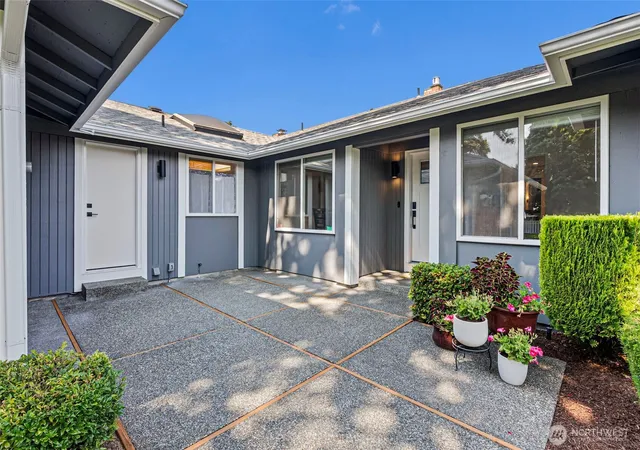 Photo 3 of Townhouse for sale at 8509 Onyx Dr Sw, Lakewood, WA 98498 | MLS# NWM2572040 | Listing updated on 2026-09-23
