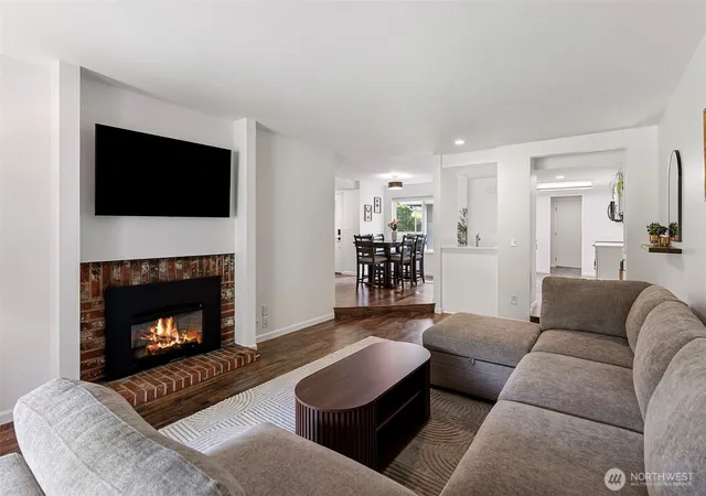Photo 3 of Townhouse for sale at 8509 Onyx Dr Sw, Lakewood, WA 98498 | MLS# NWM2572040 | Listing updated on 2026-09-23