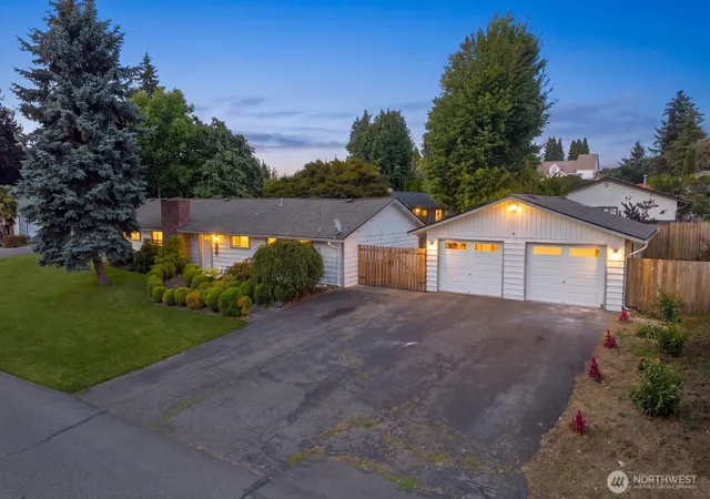 Photo 3 of Single family home for sale at 606 Crest Ave, Kent, WA 98030 | MLS# NWM2572044 | Listing updated on 2026-09-25