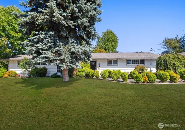 Photo 3 of Single family home for sale at 606 Crest Ave, Kent, WA 98030 | MLS# NWM2572044 | Listing updated on 2026-09-25