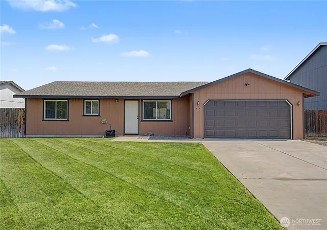 Photo 2 of Single family home for sale at 513 Monarch St, Moses Lake, WA 98837 | MLS# NWM2572060 | Listing updated on 2026-09-22