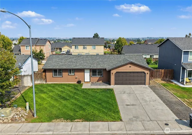 Photo 3 of Single family home for sale at 513 Monarch St, Moses Lake, WA 98837 | MLS# NWM2572060 | Listing updated on 2026-09-22