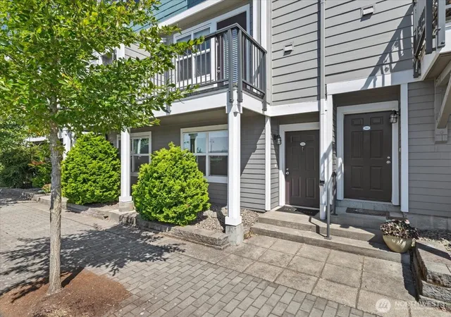 Photo 3 of Townhouse for sale at 758 Se Fairwinds Loop, Vancouver, WA 98661 | MLS# NWM2572126 | Listing updated on 2026-09-23