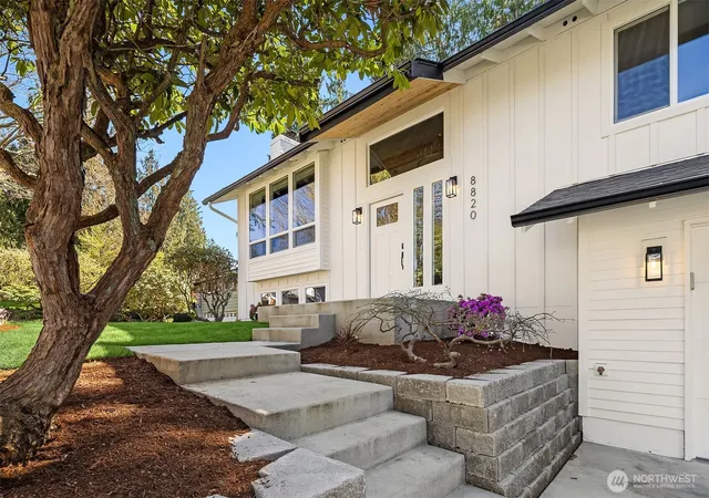Photo 4 of Single family home for sale at 8820 194Th St Sw, Edmonds, WA 98026 | MLS# NWM2572157 | Listing updated on 2026-09-25