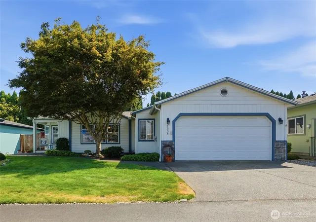 Photo 3 of Manufactured home for sale at 1908 177th Street Ct E #33, Spanaway, WA 98387 | MLS# NWM2572161 | Listing updated on 2026-10-01