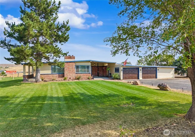 Photo 1 of Sale Pending at 3416 Road 20 Ne, Soap Lake, WA 98851 | MLS# NWM2572165 | Listing updated on 2026-09-25