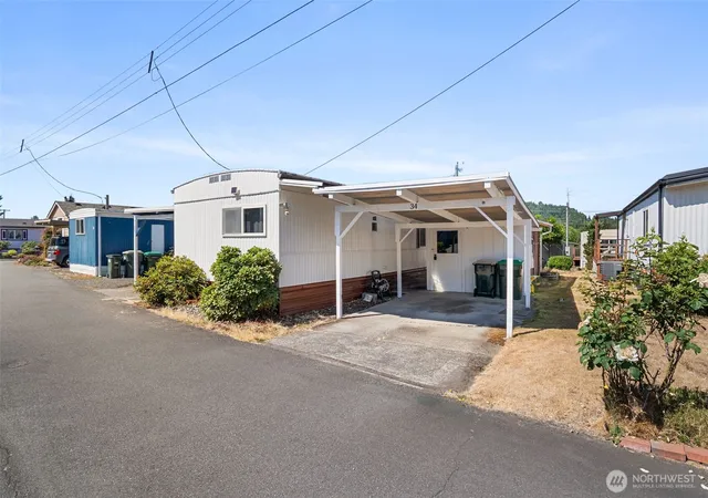 Photo 3 of Manufactured home for sale at 4707 Black Lake Belmore Rd Sw #34, Olympia, WA 98512 | MLS# NWM2572182 | Listing updated on 2026-09-29