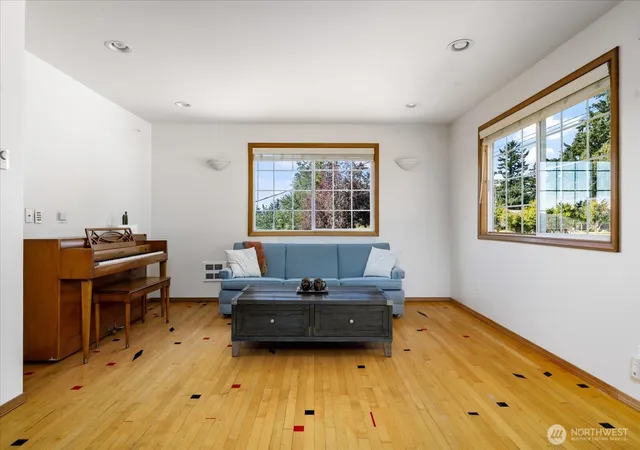 Photo 4 of Single family home for sale at 1002 Carl Ave, Oak Harbor, WA 98277 | MLS# NWM2572193 | Listing updated on 2026-09-30