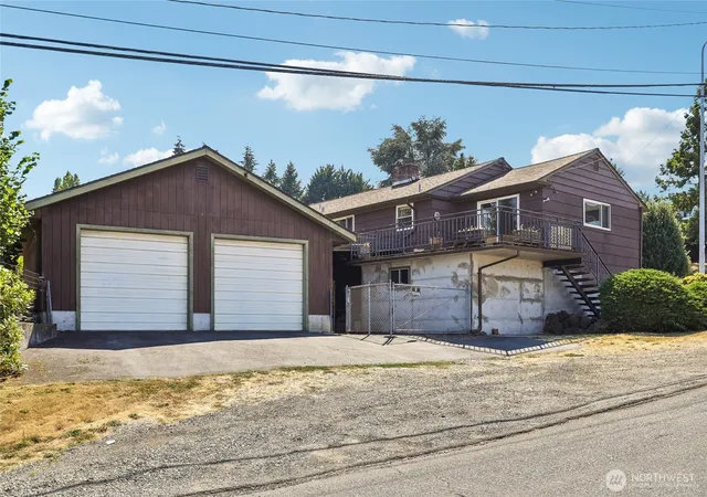 Photo 2 of Sale Pending at 13004 Ambaum Blvd Sw, Burien, WA 98146 | MLS# NWM2572226 | Listing updated on 2026-09-25