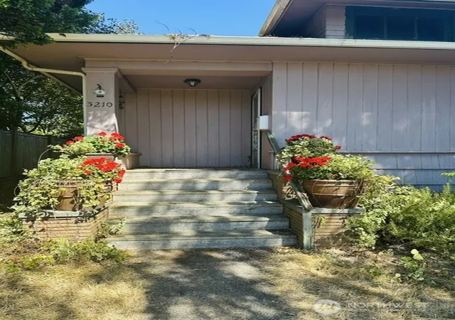 Photo 2 of Single family home for sale at 3210 Nw 69th St, Seattle, WA 98117 | MLS# NWM2572239 | Listing updated on 2026-09-24