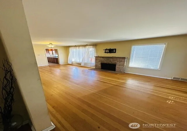 Photo 3 of Single family home for sale at 3210 Nw 69Th St, Seattle, WA 98117 | MLS# NWM2572239 | Listing updated on 2026-09-24