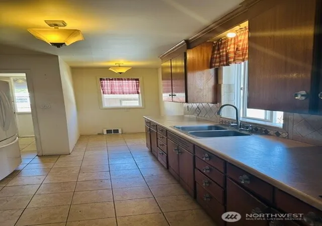 Photo 4 of Single family home for sale at 3210 Nw 69Th St, Seattle, WA 98117 | MLS# NWM2572239 | Listing updated on 2026-09-24