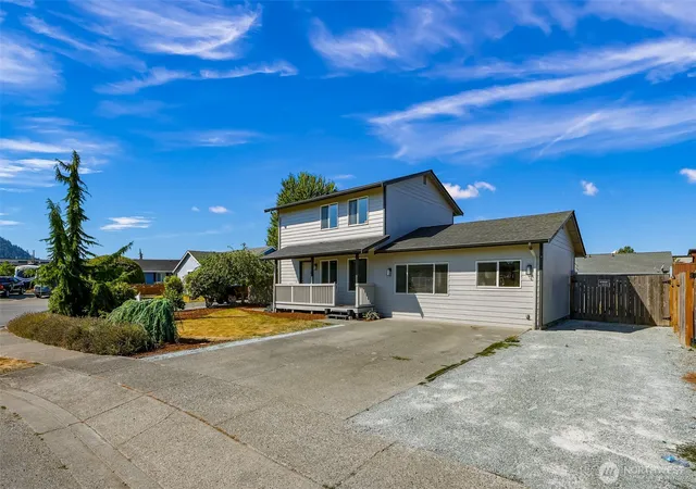 Photo 1 of Single family home for sale at 1015 S 25th St, Mount Vernon, WA 98274 | MLS# NWM2572368 | Listing updated on 2026-09-26