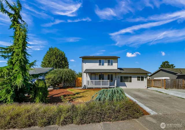 Photo 3 of Single family home for sale at 1015 S 25th St, Mount Vernon, WA 98274 | MLS# NWM2572368 | Listing updated on 2026-09-26
