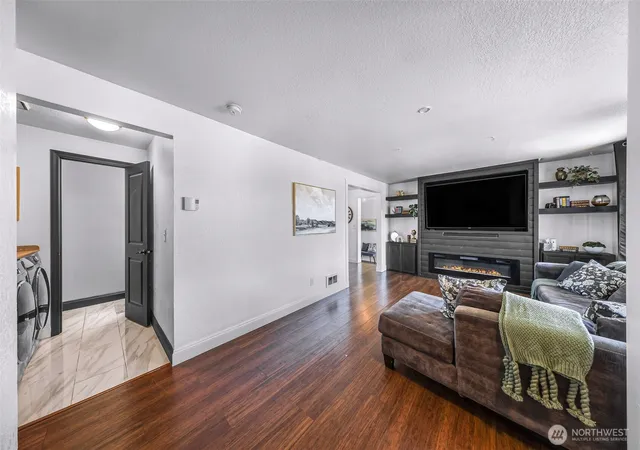 Photo 4 of Single family home for sale at 1015 S 25Th St, Mount Vernon, WA 98274 | MLS# NWM2572368 | Listing updated on 2026-09-26