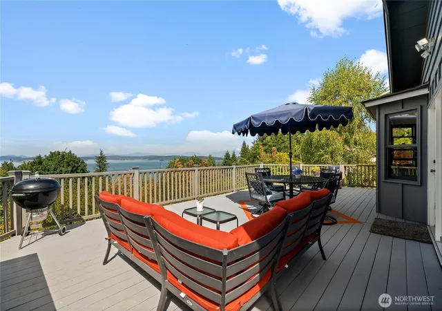 Photo 1 of Single family home for sale at 780 Greenoch Loop, Oak Harbor, WA 98277 | MLS# NWM2572379 | Listing updated on 2026-09-25