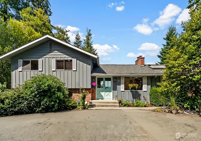 Photo 2 of Single family home for sale at 780 Greenoch Loop, Oak Harbor, WA 98277 | MLS# NWM2572379 | Listing updated on 2026-09-25