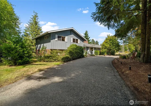 Photo 3 of Single family home for sale at 780 Greenoch Loop, Oak Harbor, WA 98277 | MLS# NWM2572379 | Listing updated on 2026-09-25