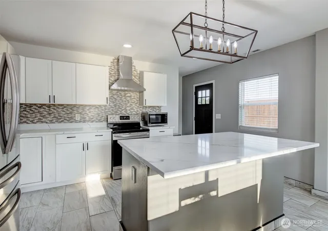 Photo 3 of Single family home for sale at 2331 Nw Columbia Ave, East Wenatchee, WA 98802 | MLS# NWM2572419 | Listing updated on 2026-09-21