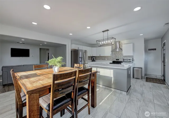 Photo 3 of Single family home for sale at 2331 Nw Columbia Ave, East Wenatchee, WA 98802 | MLS# NWM2572419 | Listing updated on 2026-09-21