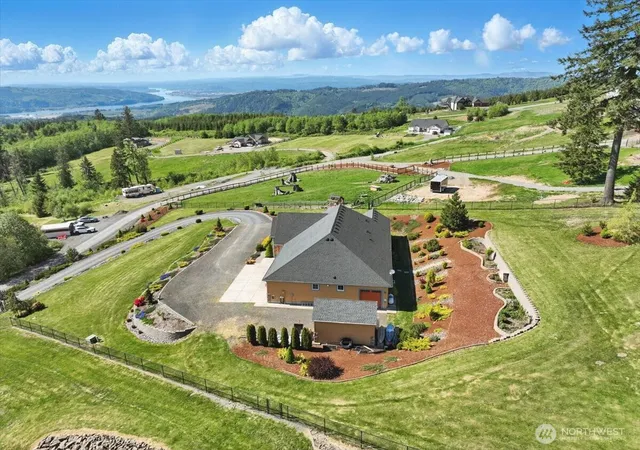 Photo 3 of Sale Pending at 204 Powder Hill Dr, Kalama, WA 98625 | MLS# NWM2572420 | Listing updated on 2026-10-01